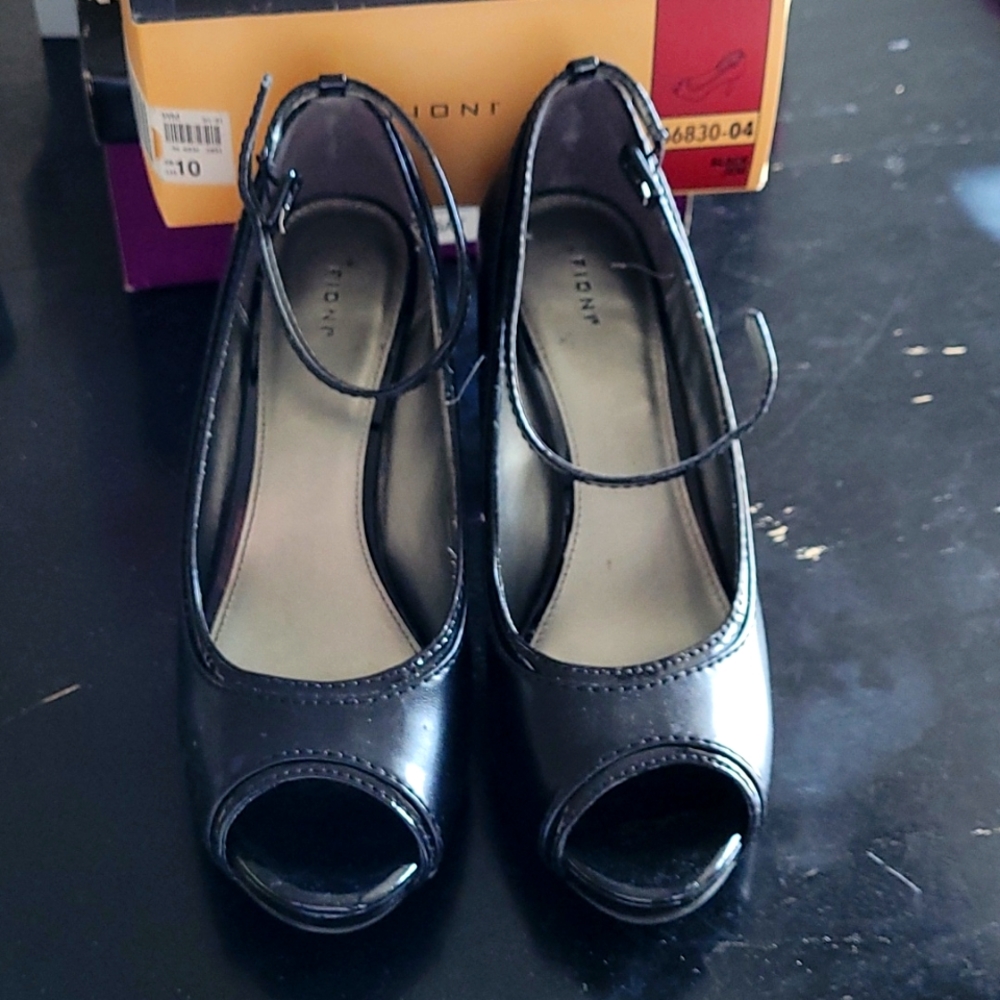 Fioni Black "Jem" peeptoe heels size 10